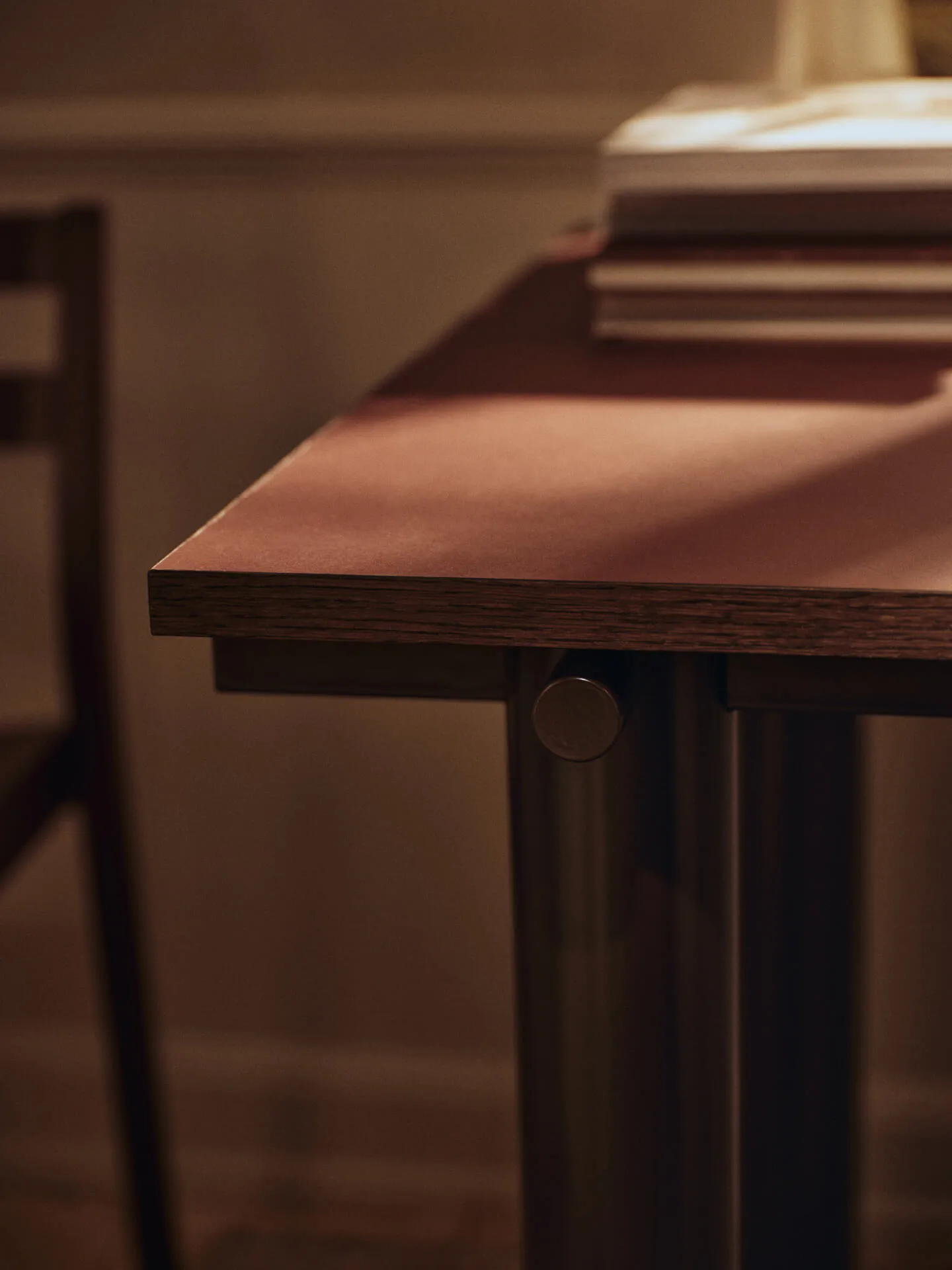 Atura matbord, Dark chocolate-burgundy, 90x160 cm Ferm Living