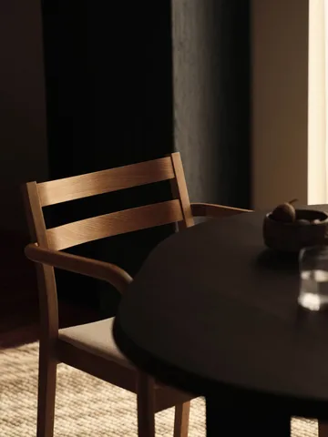 Boda karmstol - Klädd sits, natural oak-off-white - Ferm Living