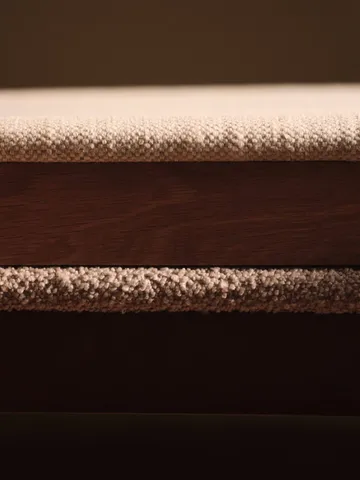 Boda karmstol - Klädd sits soft bouclé, dark stained beech-natural - Ferm Living