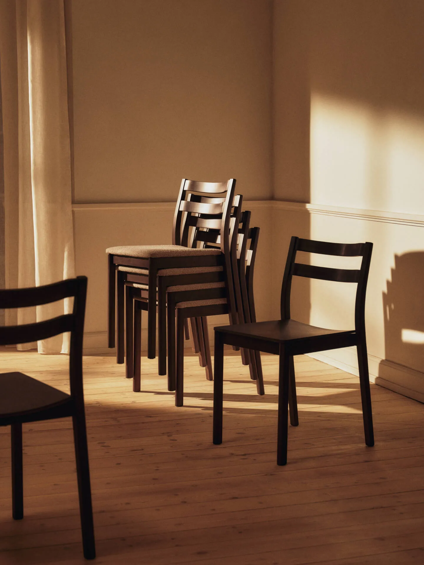 Boda stol, Mörkbetsad ek Ferm Living