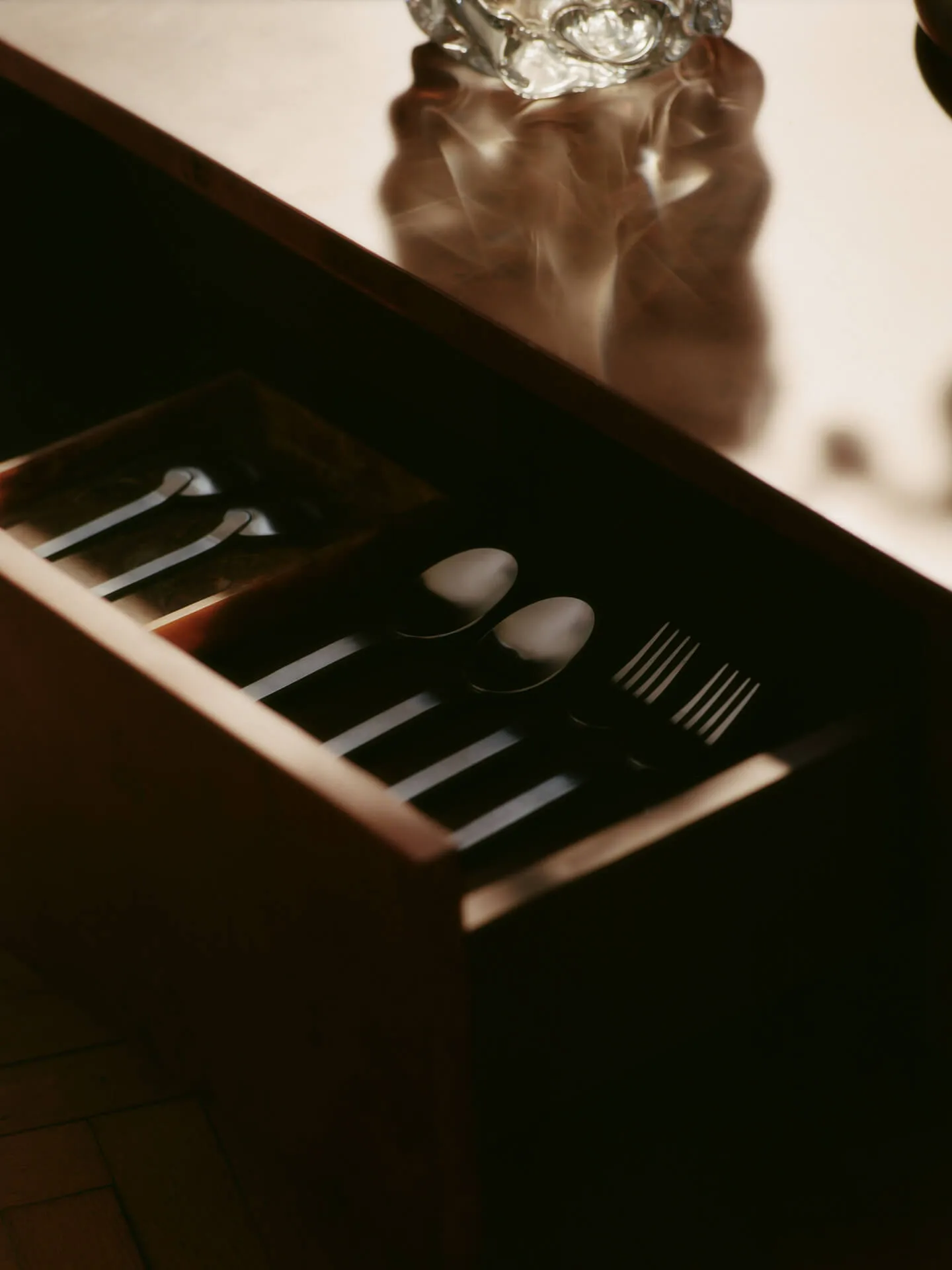 Burl storage soffbord 70x70 cm, Dark stained burl Ferm Living