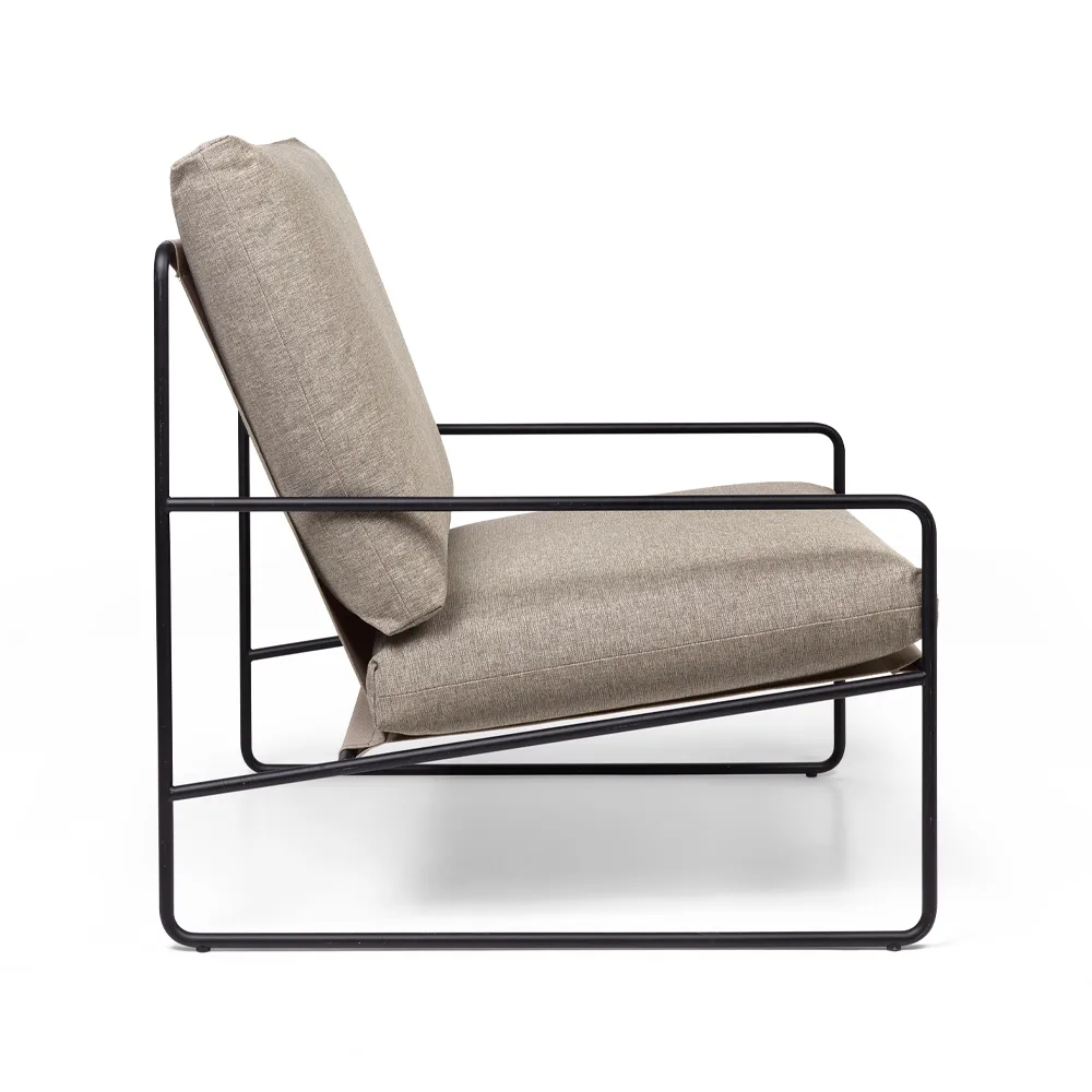 Desert fåtölj, tyg dark sand, svart stativ Ferm Living