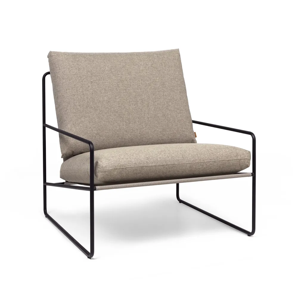 Desert fåtölj, tyg dark sand, svart stativ Ferm Living