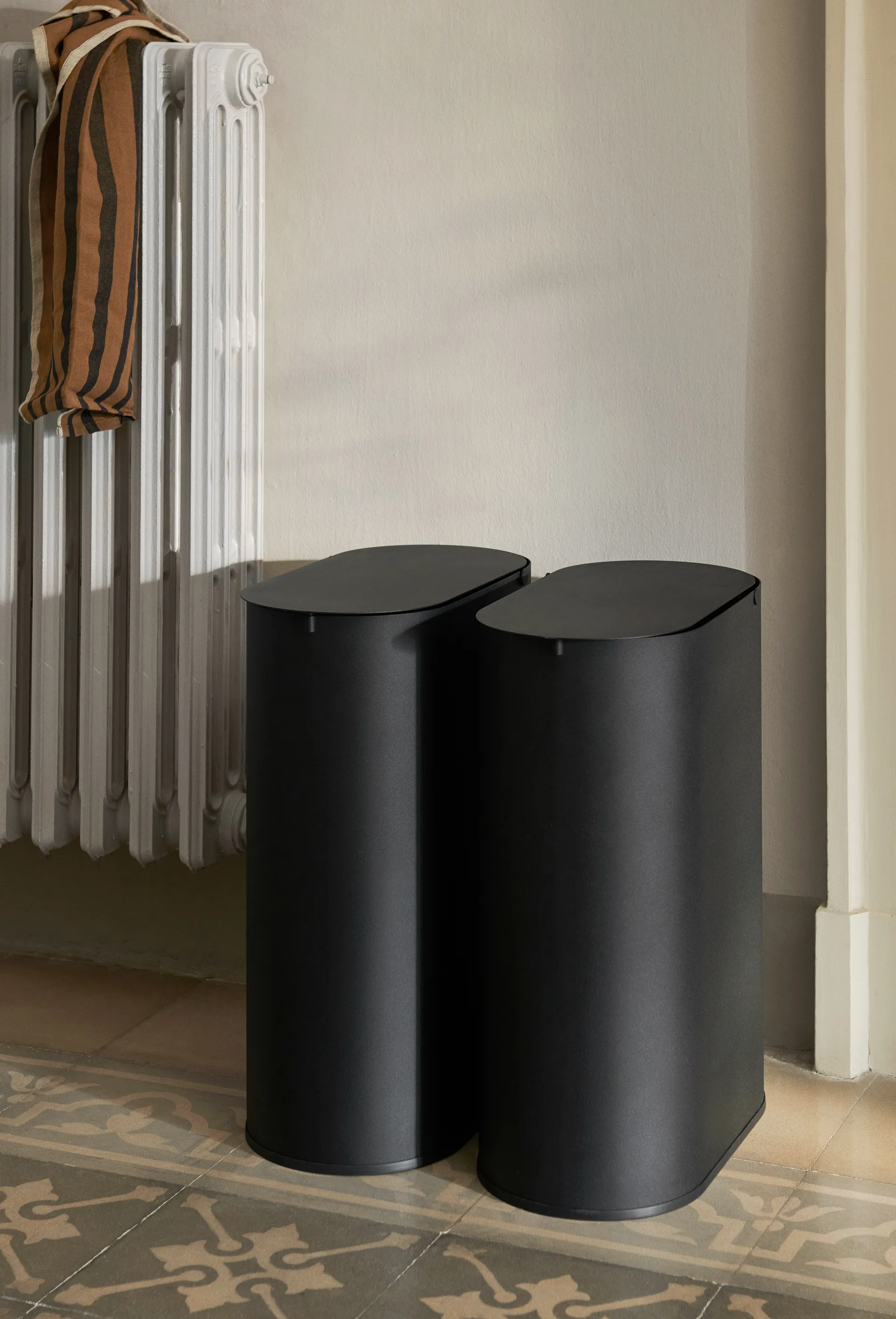 Enkel soptunna medium, Black Ferm Living