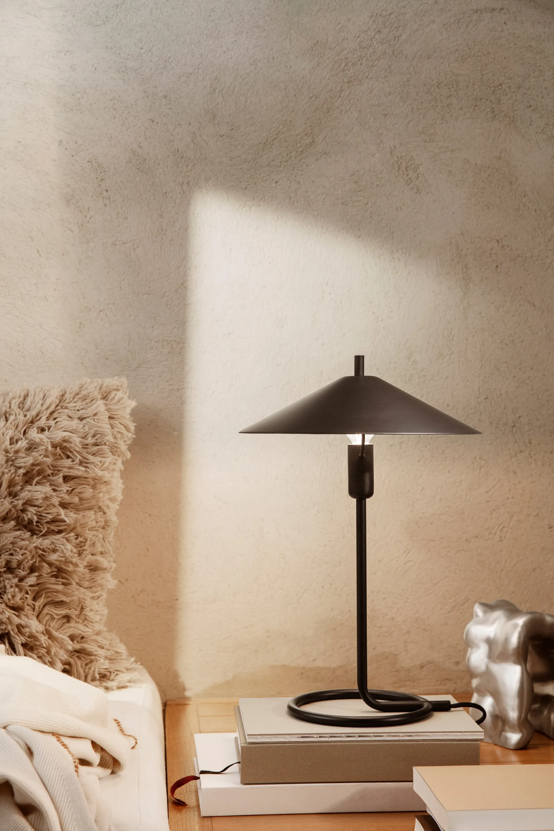 Filo bordslampa, Black-black Ferm Living