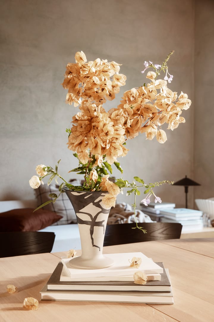 Flores vas 23 cm, Sand-black Ferm Living