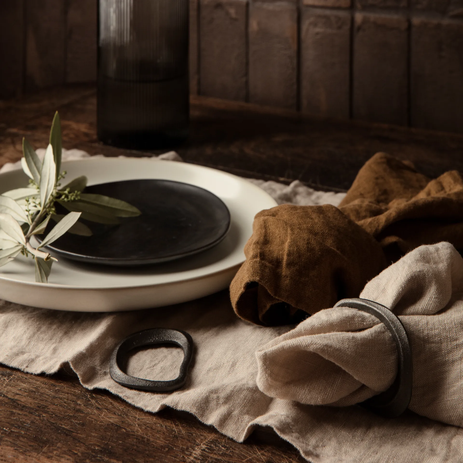 Flow servettring 4-pack, Svart mässing Ferm Living