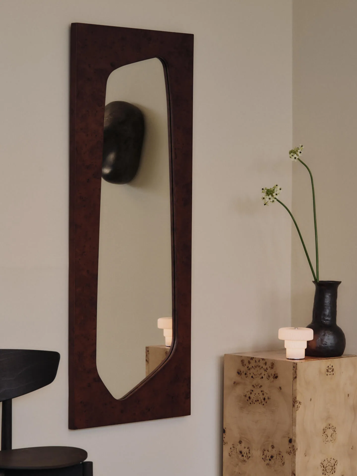Folia spegel, Dark stained burl, 135 cm Ferm Living