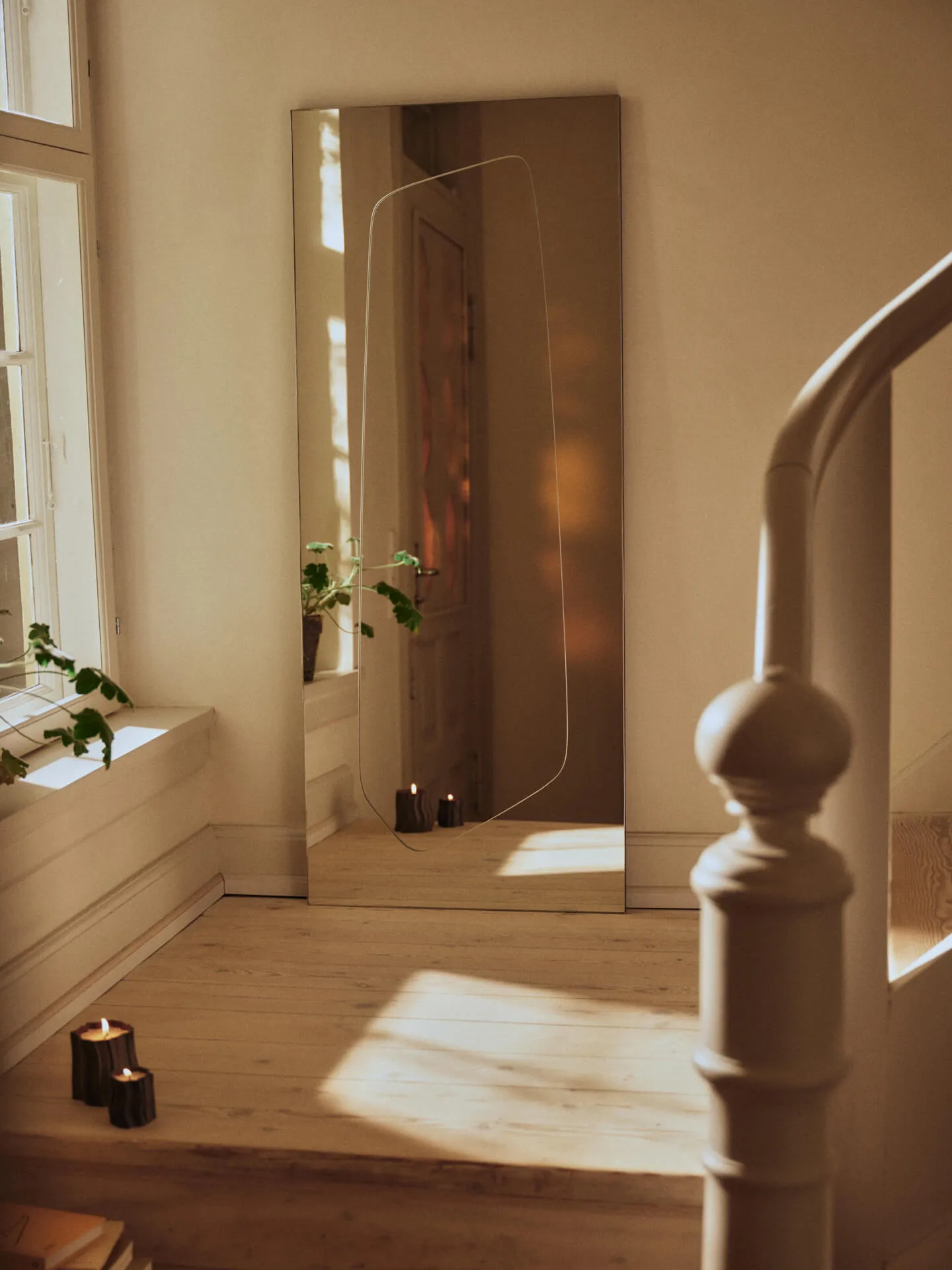 Folia spegel, Silver, 135 cm Ferm Living