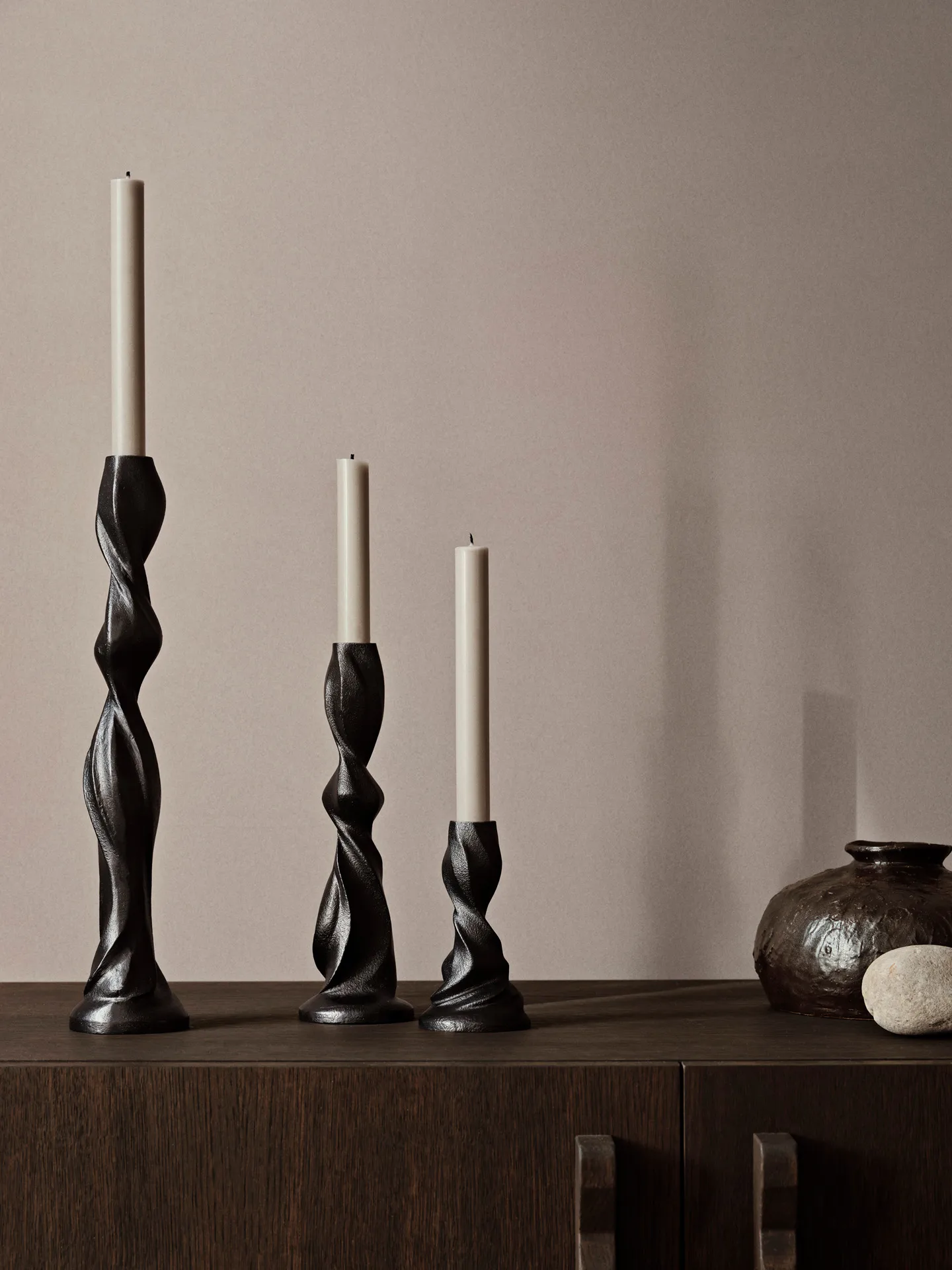 Gale ljusstake 13 cm, Blackened Aluminium Ferm Living