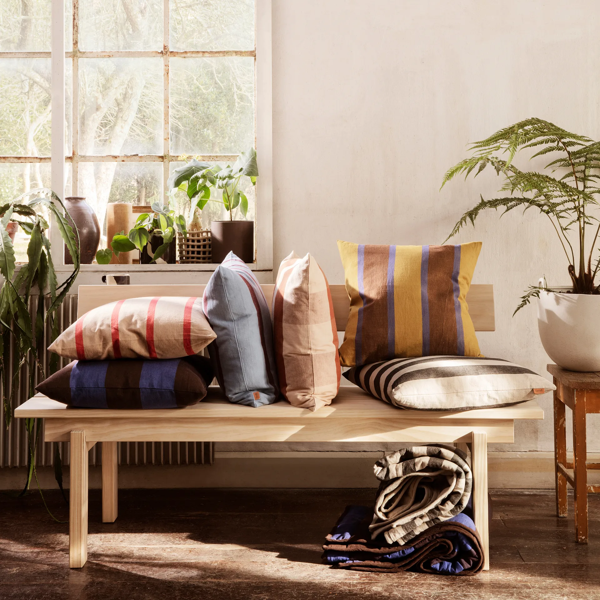 Grand kudde 50x50 cm, Lime-bright blue-chocolate Ferm Living