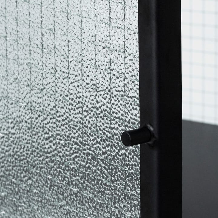 Haze vitrinskåp, Svart Ferm Living