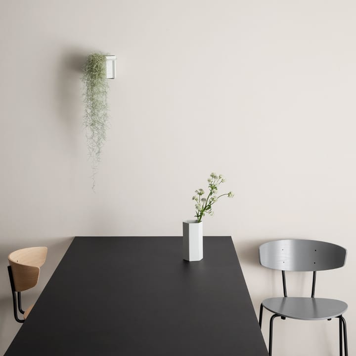 Herman Stol, walnut, svart stålstativ Ferm Living