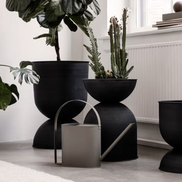 Hourglass kruka medium Ø41 cm - Svart-mörkgrå - Ferm Living