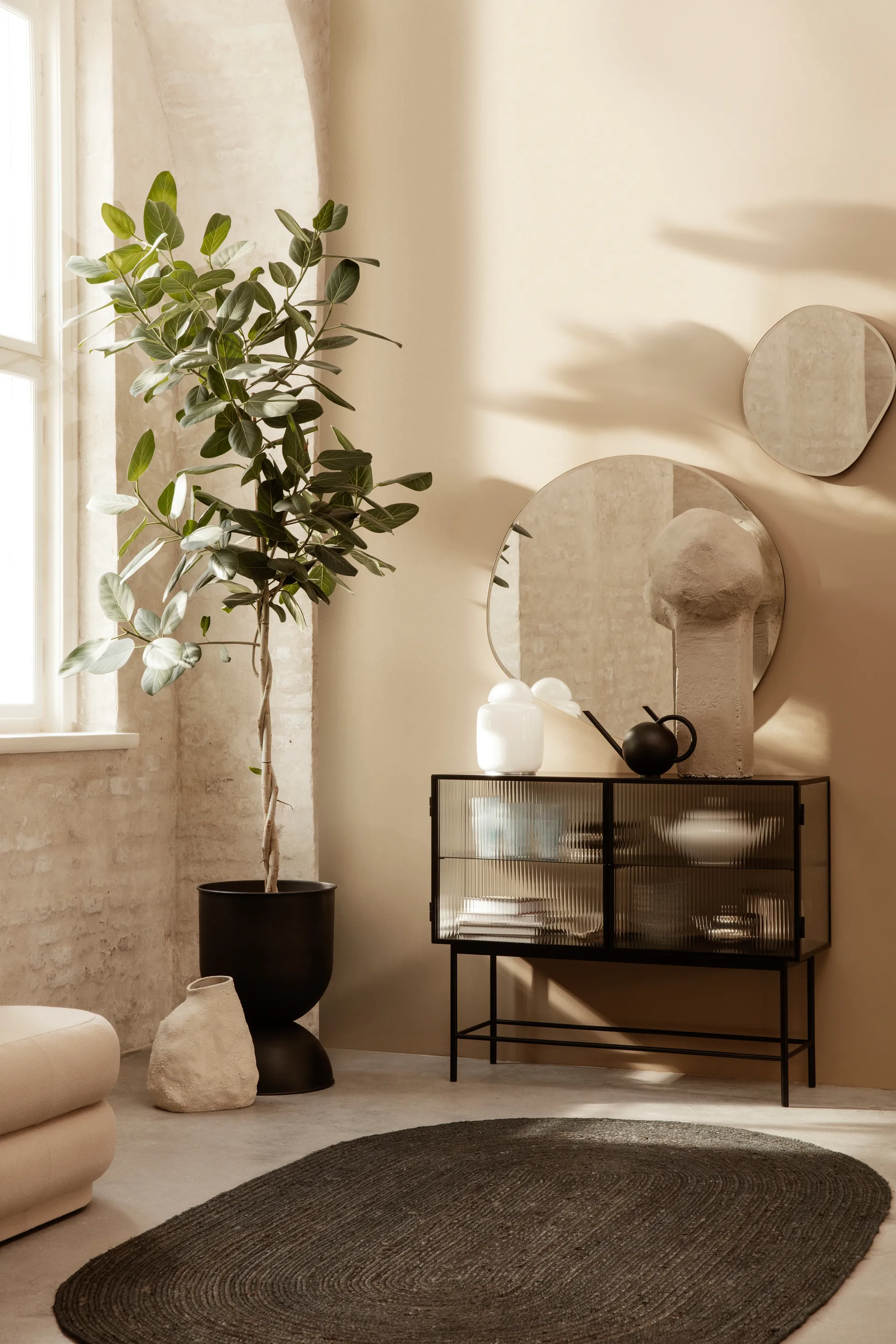Hourglass kruka medium Ø41 cm, Svart-mörkgrå Ferm Living