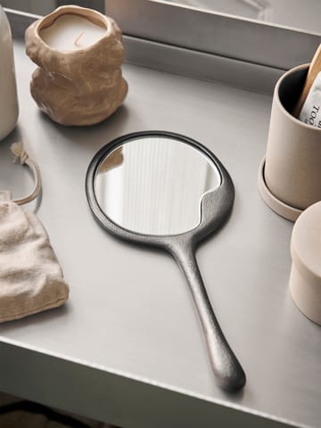 Lava handspegel - Blackened Aluminium - Ferm Living