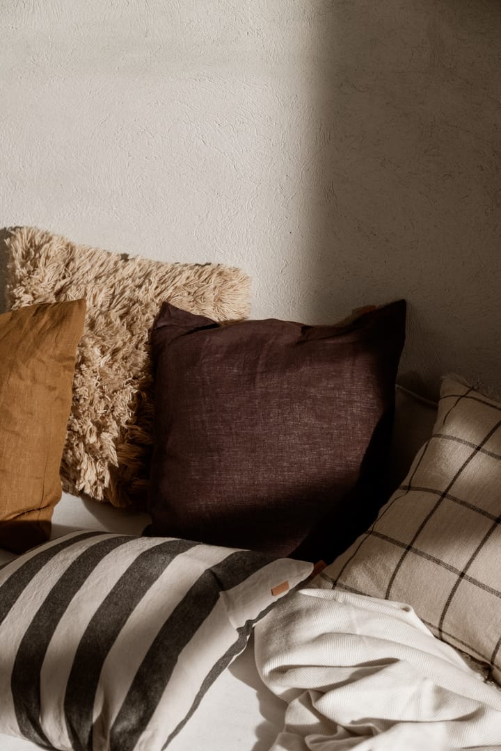 Linen kudde 50x50 cm - Chocolate - ferm LIVING