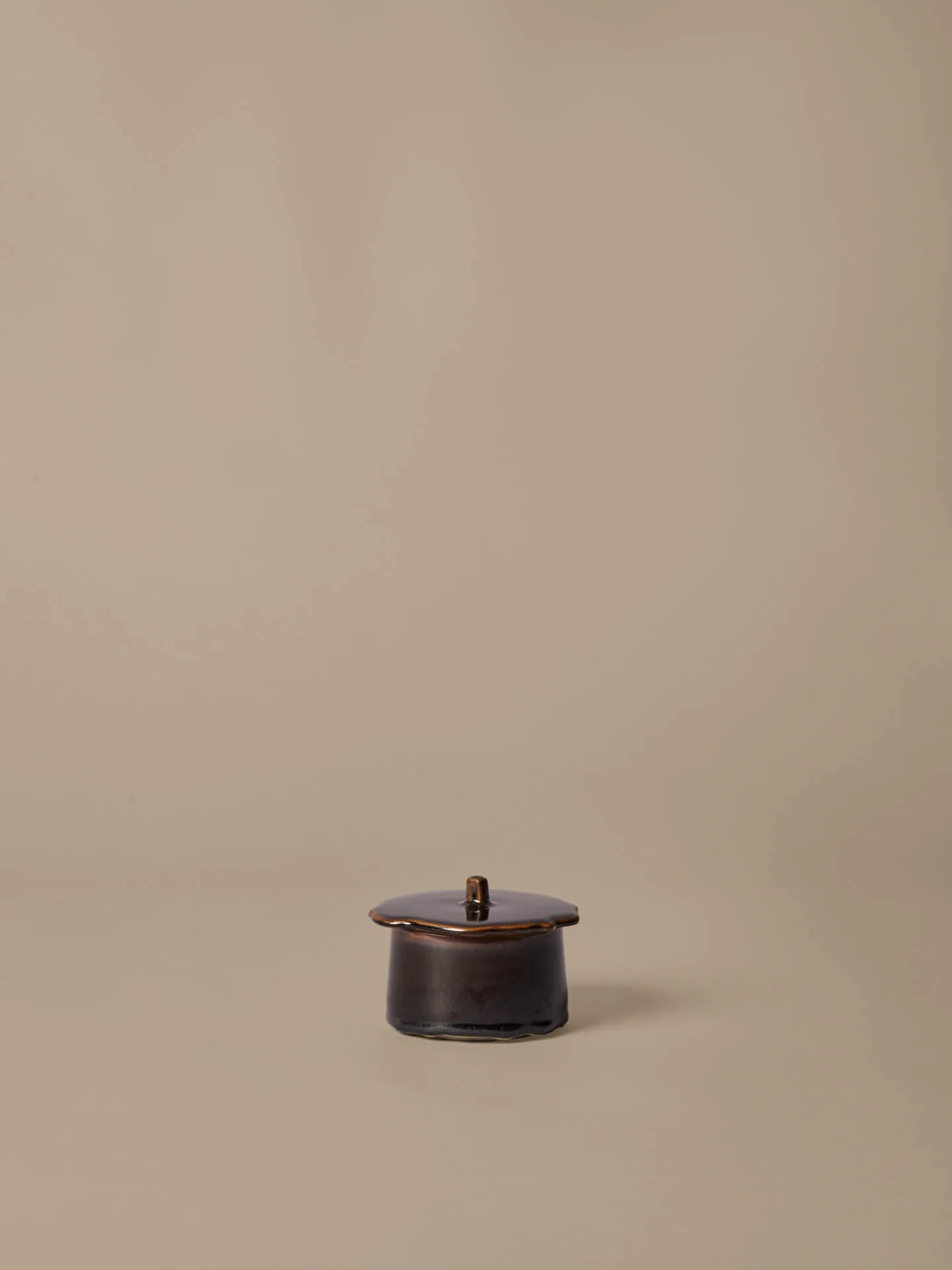 Marnen burk med lock, Carob brown, Ø13x7 cm Ferm Living