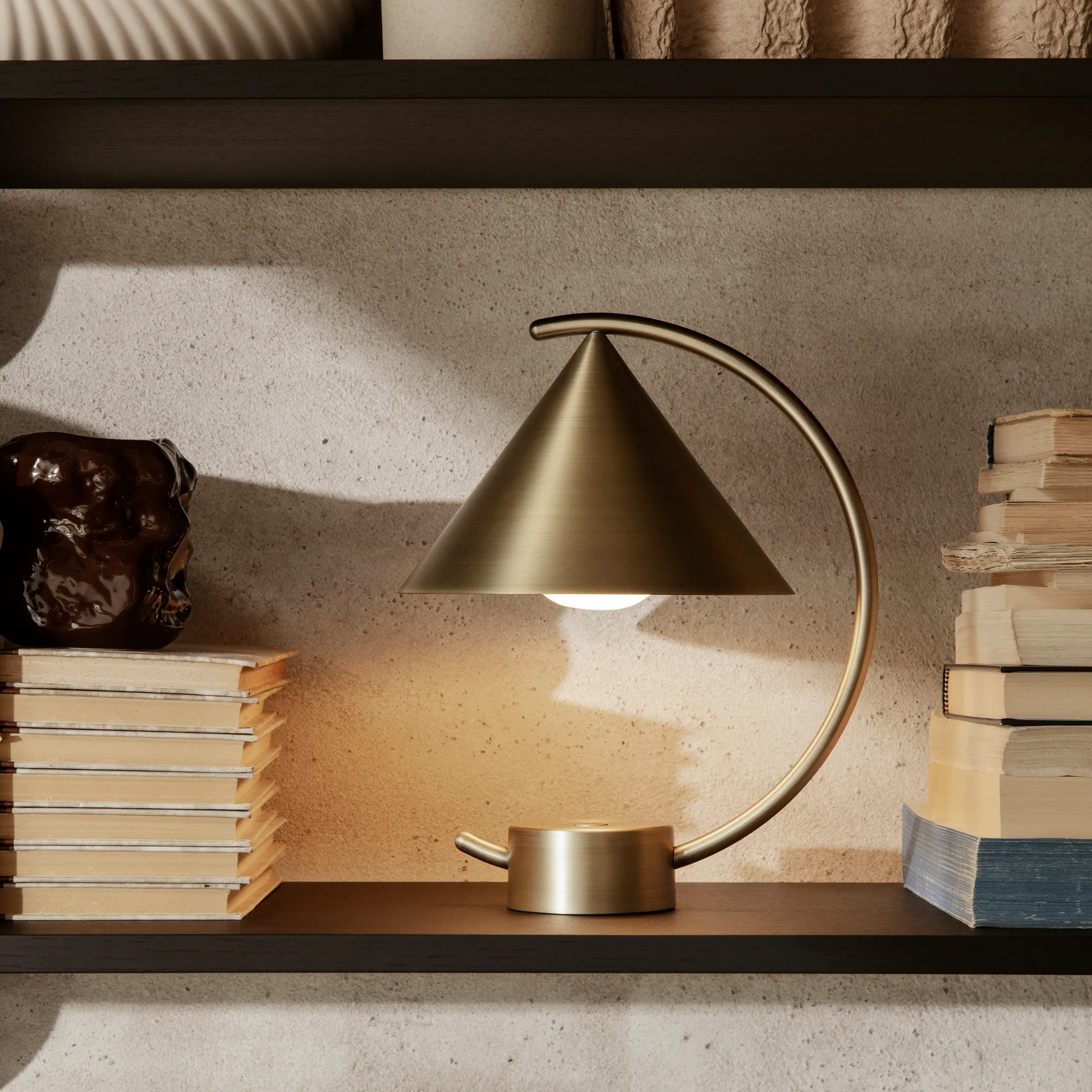 Meridian bordslampa, Brass Ferm Living