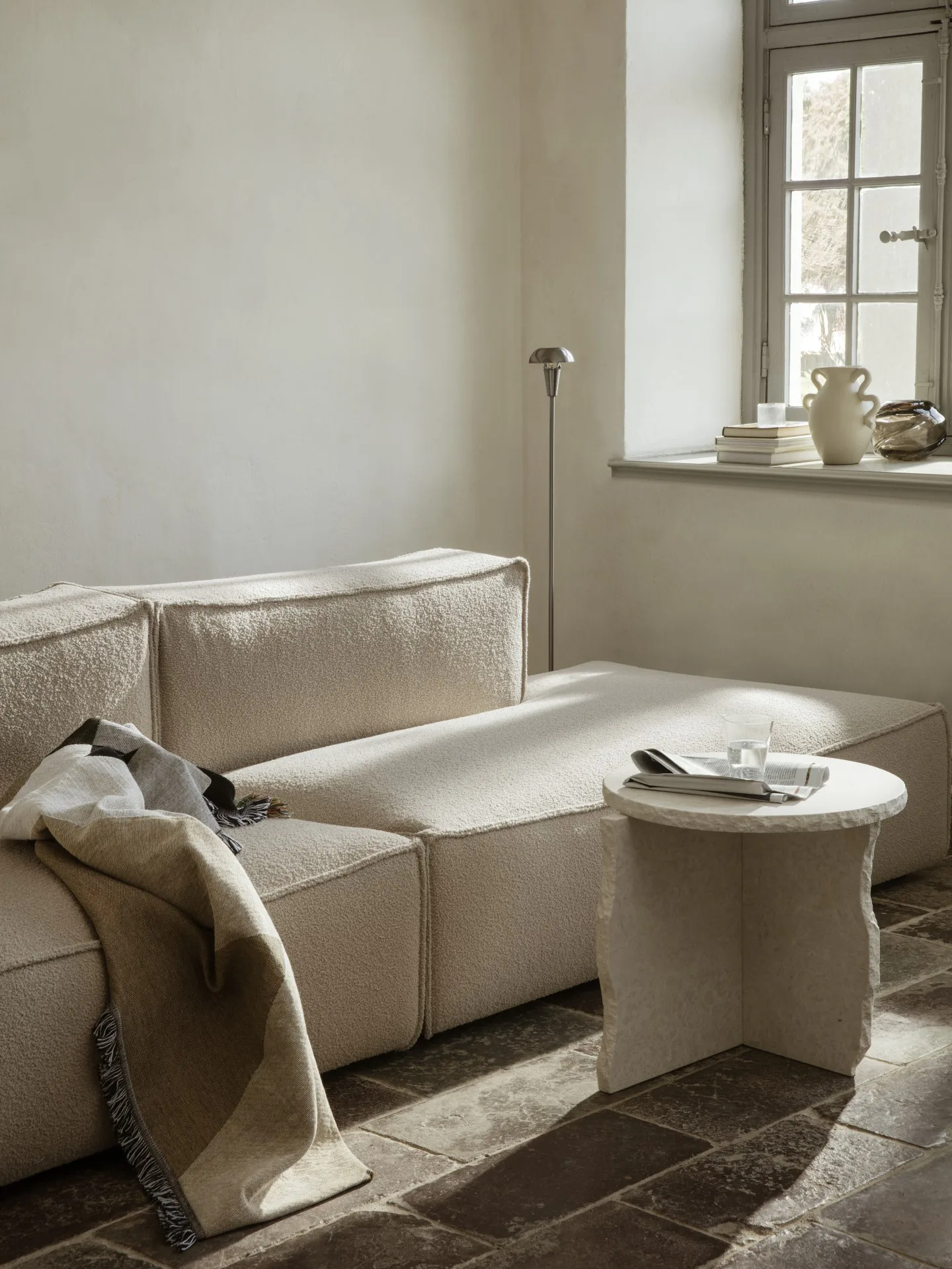 Mineral Sculptural bord Ø52 cm, Bianco Curia Ferm Living