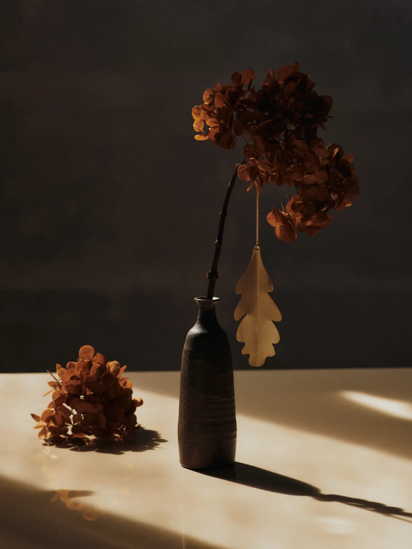 Oak leaf dekorationshängen 13,5 cm 4 pack, Brass Ferm Living