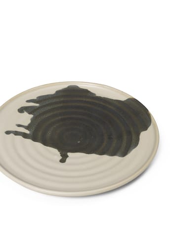 Omhu assiett ⌀21 - off white-charcoal - Ferm Living