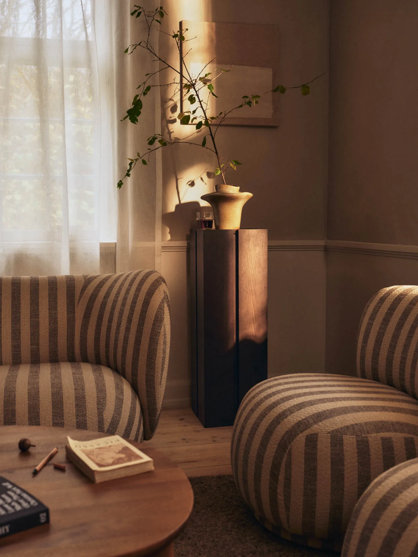 Parcel piedestal, Dark stained, 30x30x90 cm Ferm Living