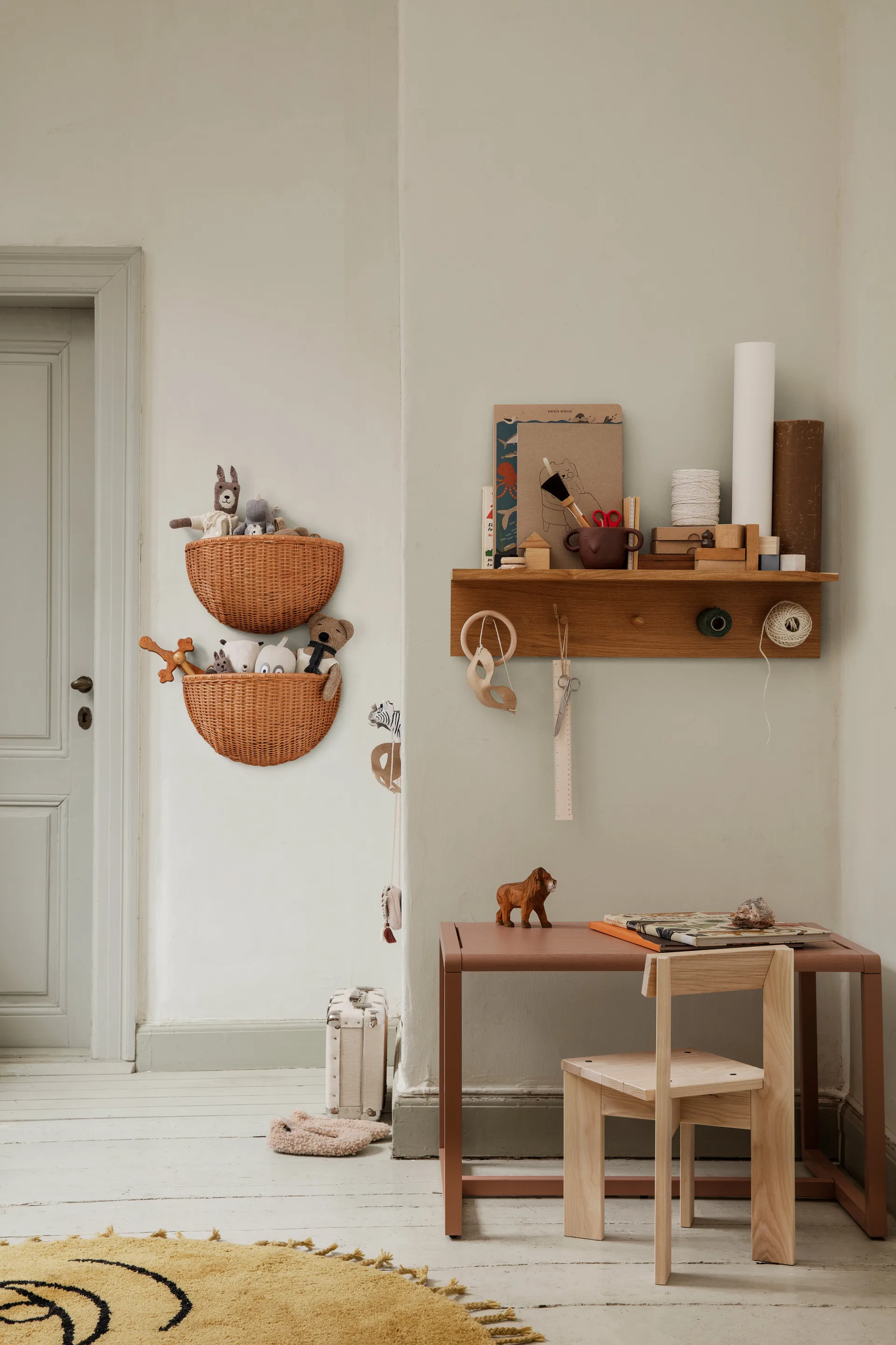 Place Rack knopplist hylla ek, Medium Ferm Living