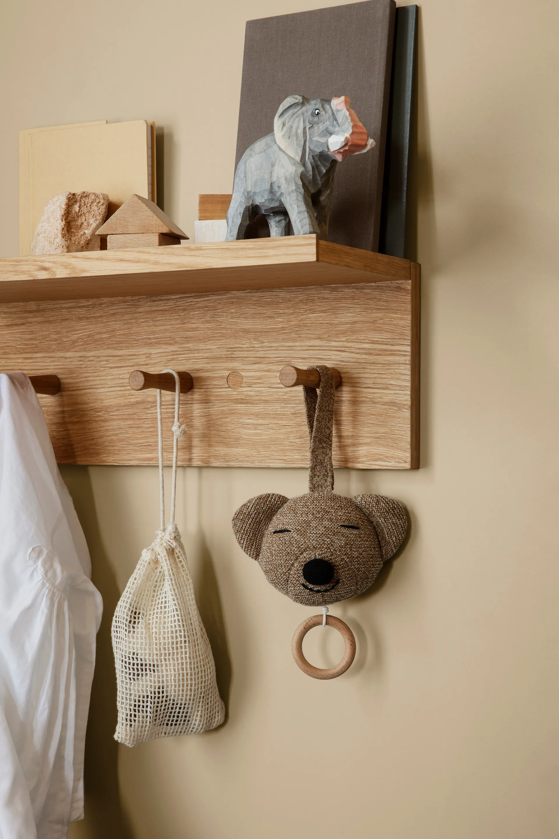 Place Rack knopplist hylla ek, Medium Ferm Living