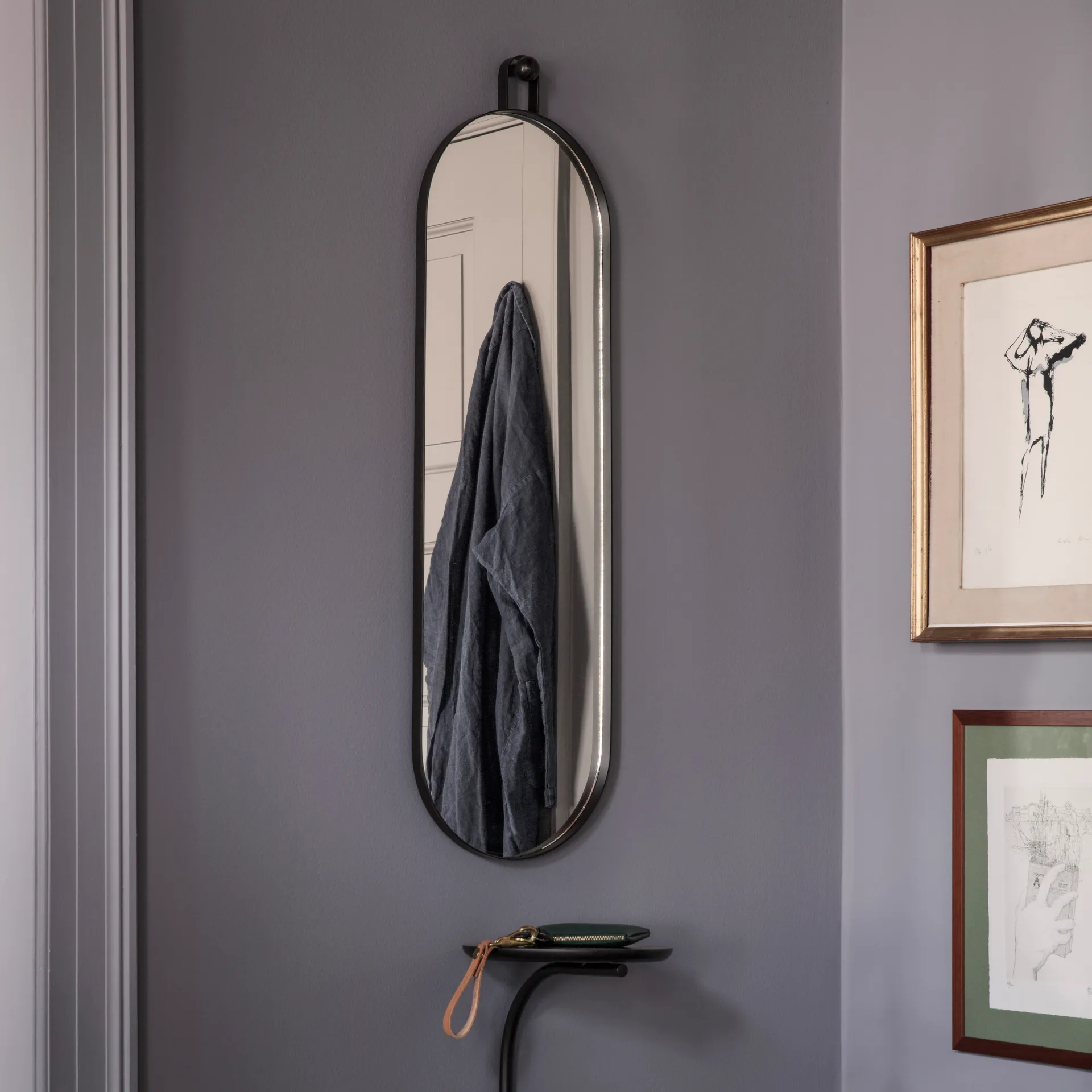 Poise oval spegel, svart Ferm Living