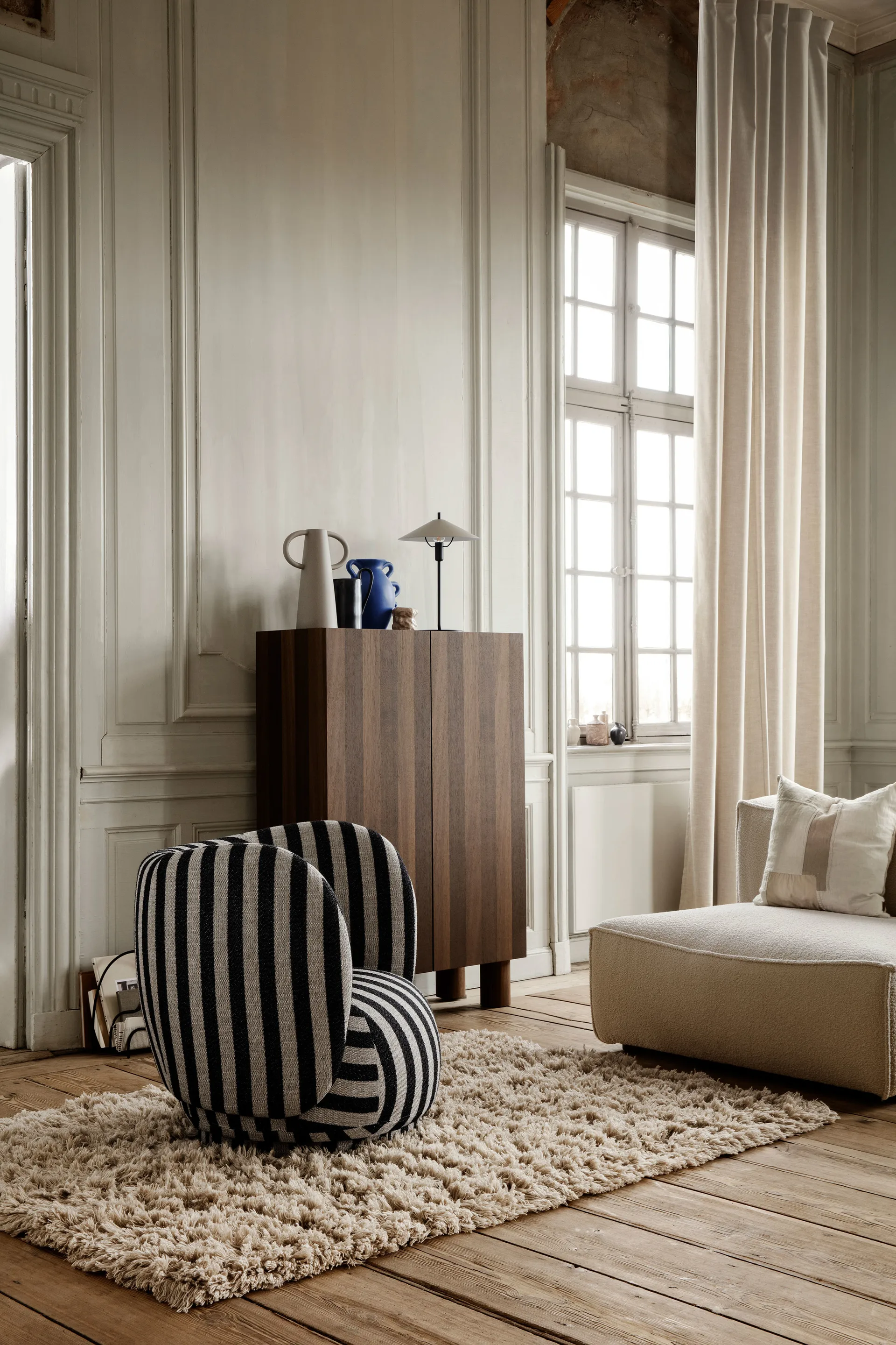 Rico lounge chair fåtölj, Louisiana sand black Ferm Living