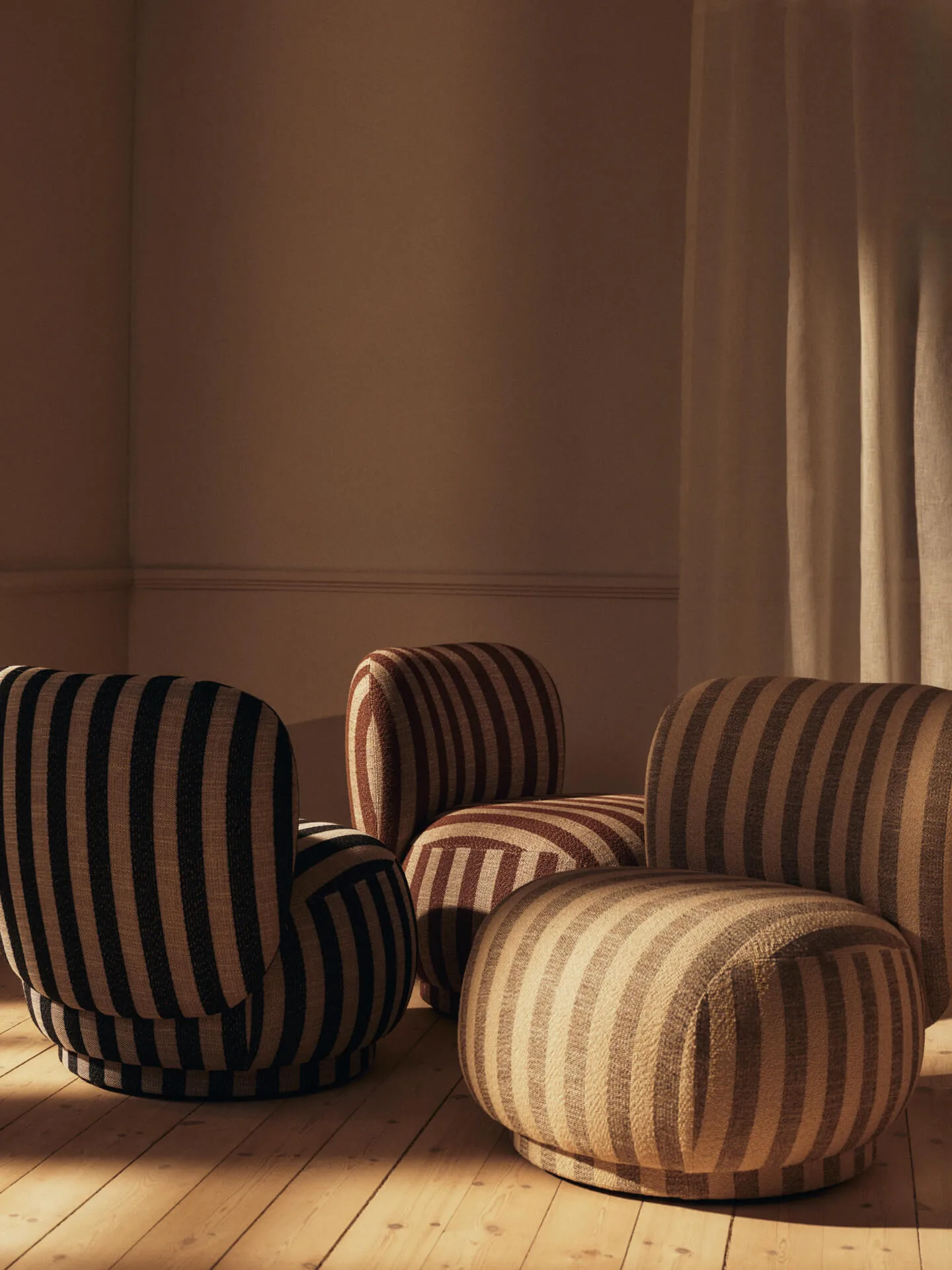 Rico lounge chair piccolo fåtölj, Louisiana, Sand-chocolate Ferm Living