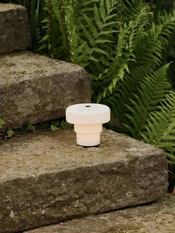 Ripple portabel bordslampa - White, 10 cm - Ferm Living