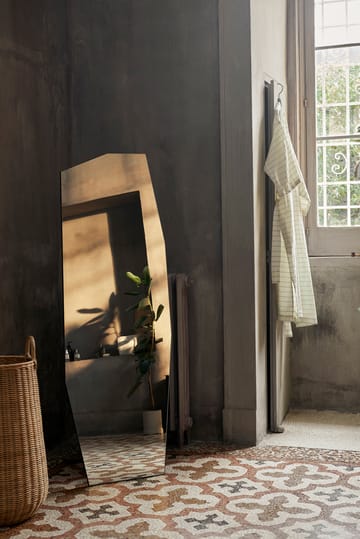 Shard golvspegel 57,8x165 cm - Black - Ferm Living