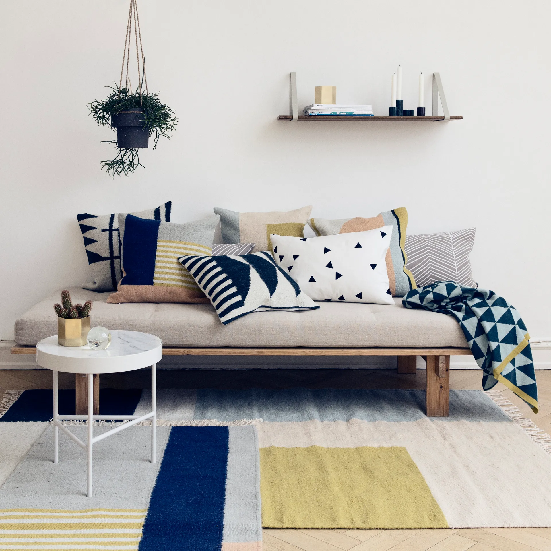 Shelf hyllplan, mörk ek Ferm Living