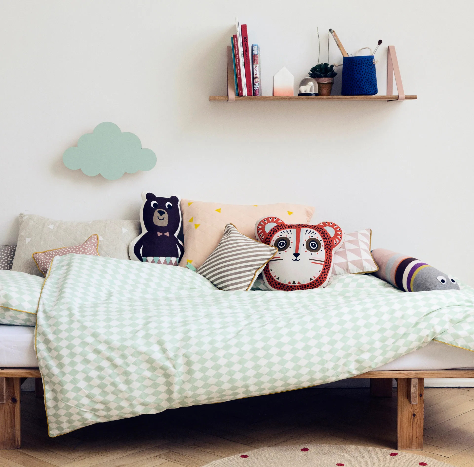 Shelf hyllplan, oljad ek Ferm Living