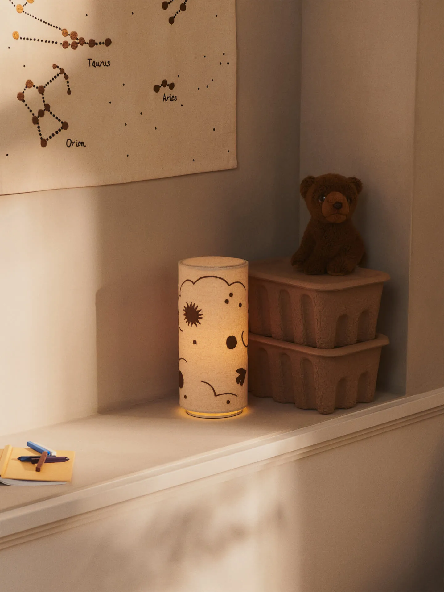 Skye bordslampa, Natural-bronze Ferm Living