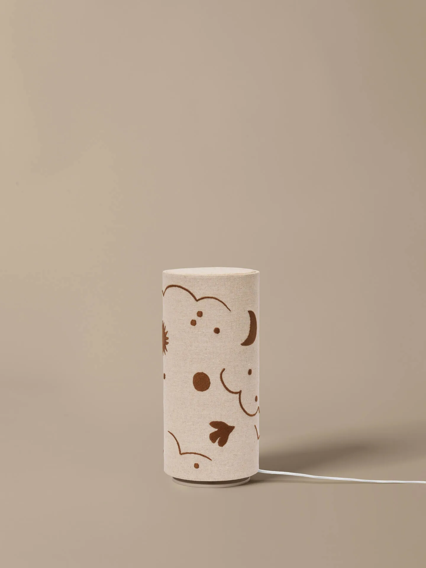 Skye bordslampa, Natural-bronze Ferm Living