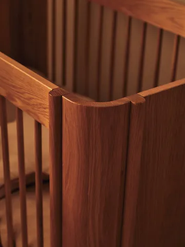 Tilu spjälsäng - Natural oak, 129x68,5x80 cm - Ferm Living