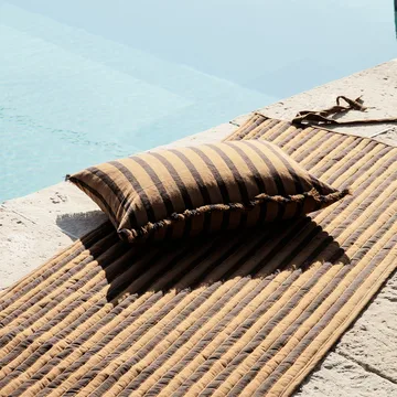 True kudde 40x60 cm - Sugar-kelp black - Ferm Living