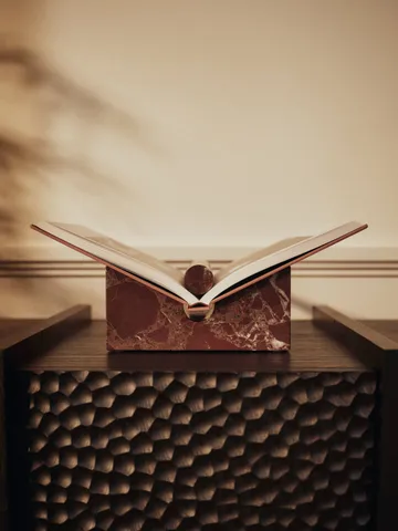 Tvara bokställ - Rosso levanto, 22x22 cm - Ferm Living