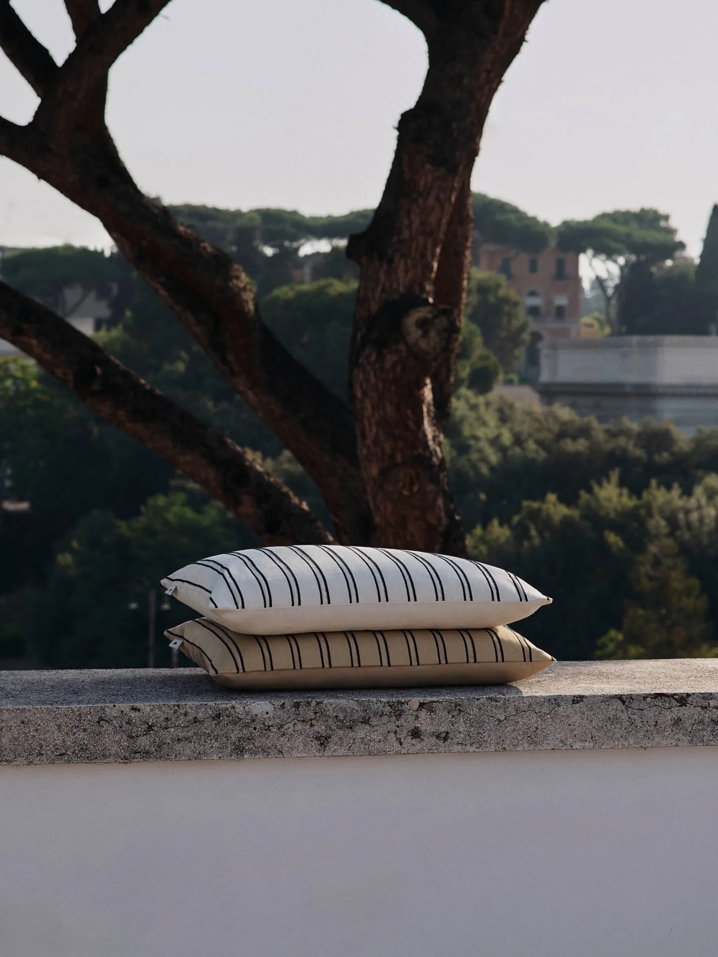 Twill kuddfodral 40x60 cm, Off-white-black Ferm Living