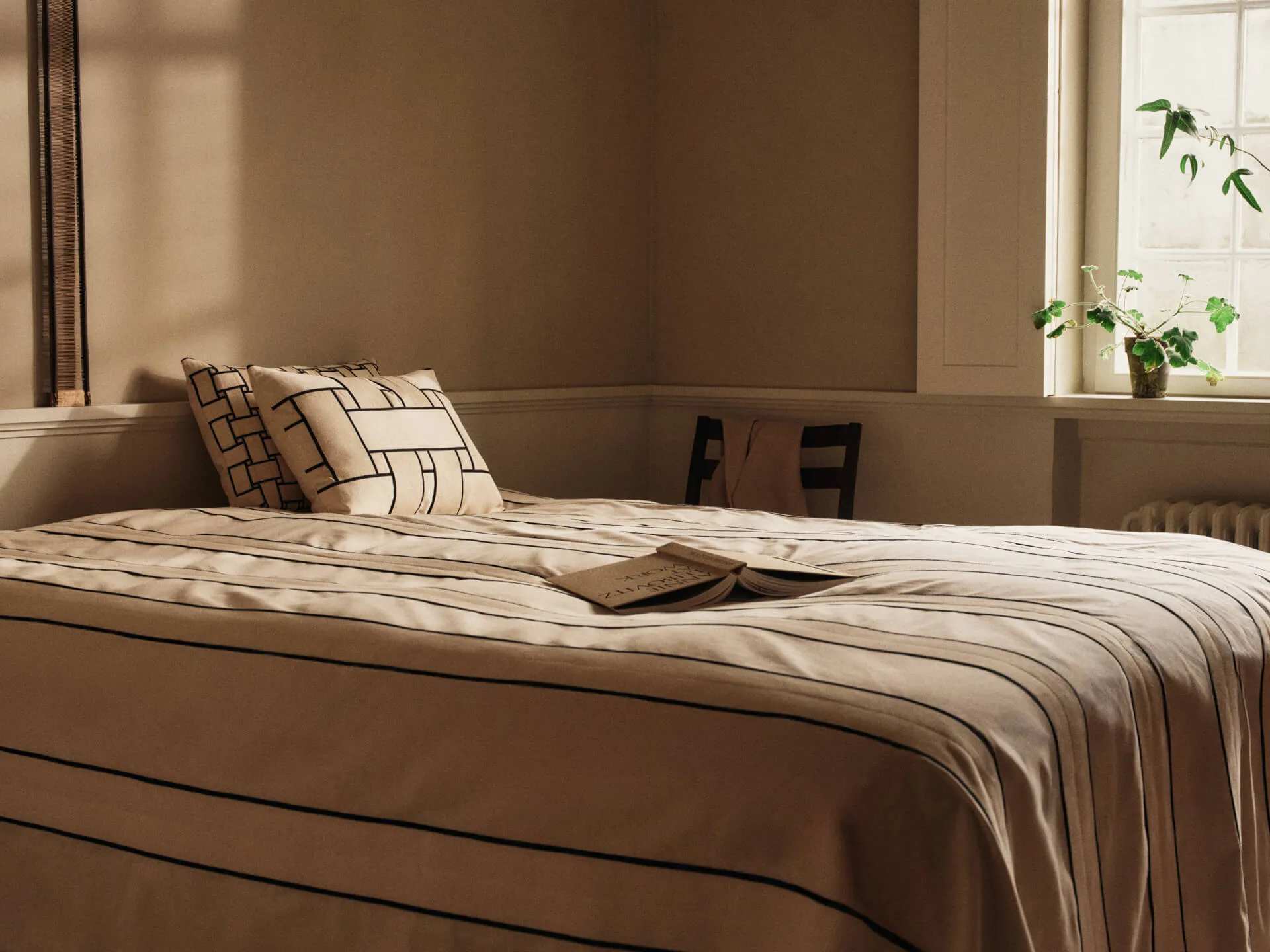 Twill överkast, Off-white-black, 180x260 cm Ferm Living