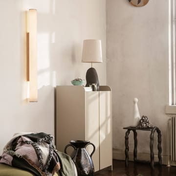 Vuelta vägglampa 100 cm - Vit-mässing - Ferm Living