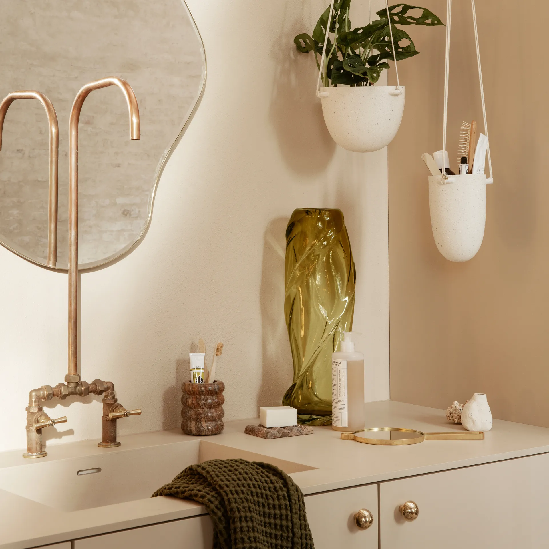 Water Swirl vas, Moss green Ferm Living