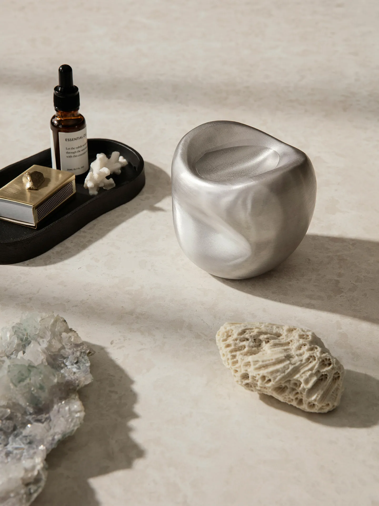 Yama bricka oval 9,5x19 cm, Svärtad aluminium Ferm Living