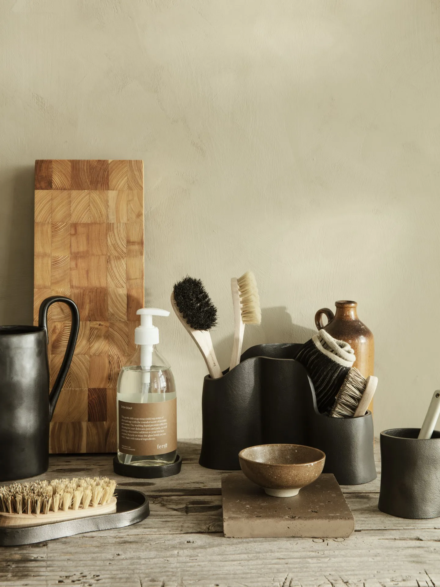 Yama pennställ small Ø7,8 cm, Svärtad aluminium Ferm Living