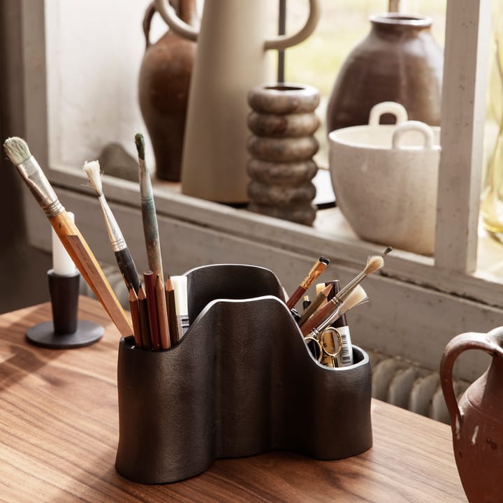 Yama pennställ, Svärtad aluminium Ferm Living