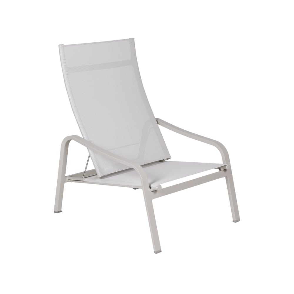 Fermob Alize karmstol låg clay grey | Skandinavisk Design | Trädgårdsstolar | Grå