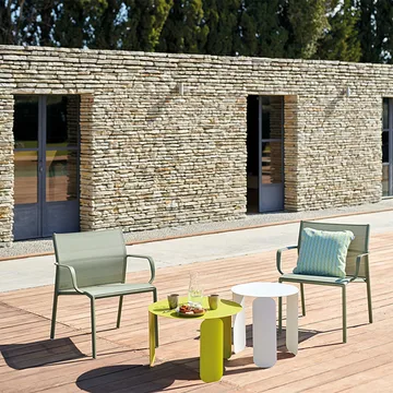Cadiz karmstol låg - Clay grey (grå) - Fermob